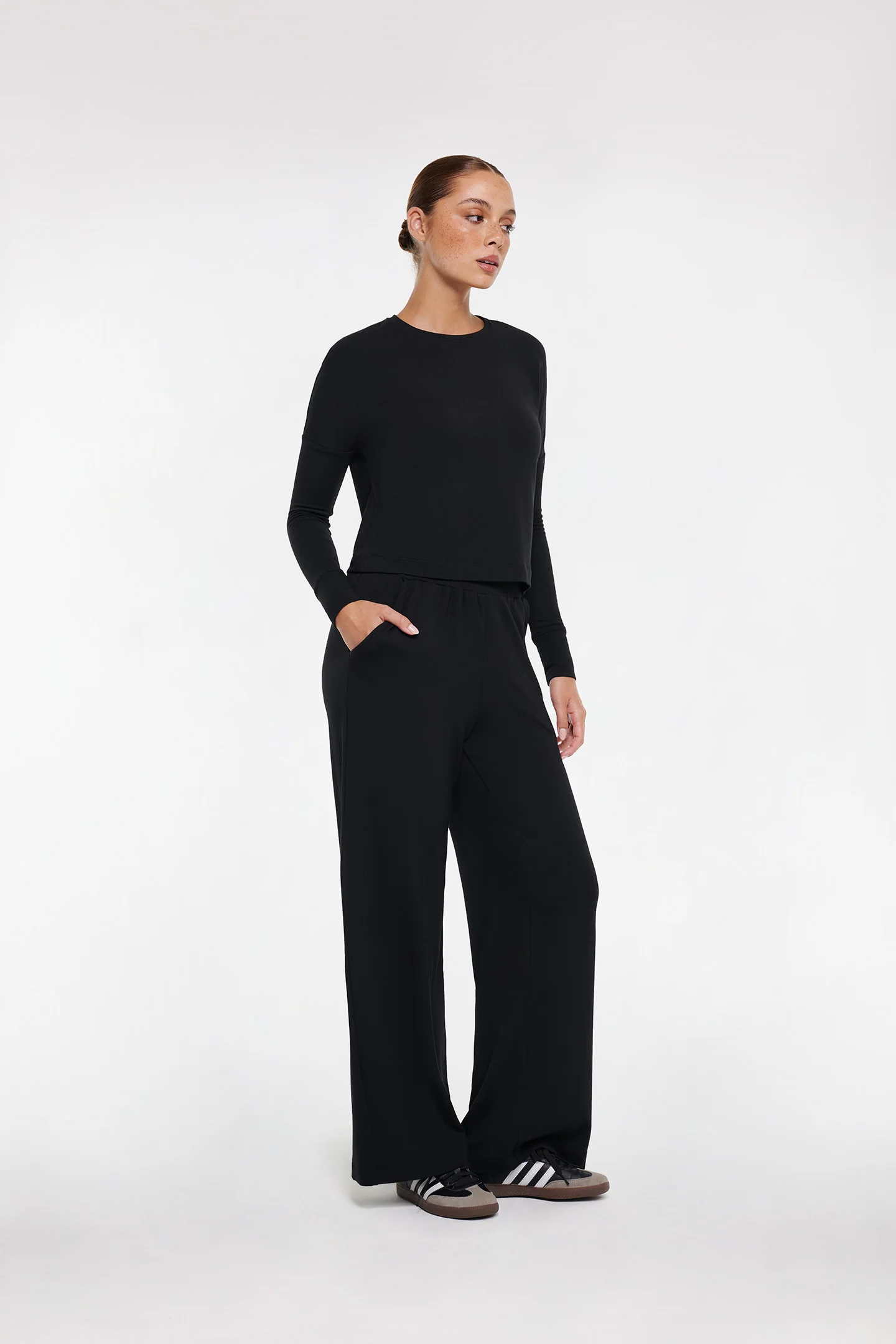 ATHLEISURE CROPPED SWEATER - Image 4