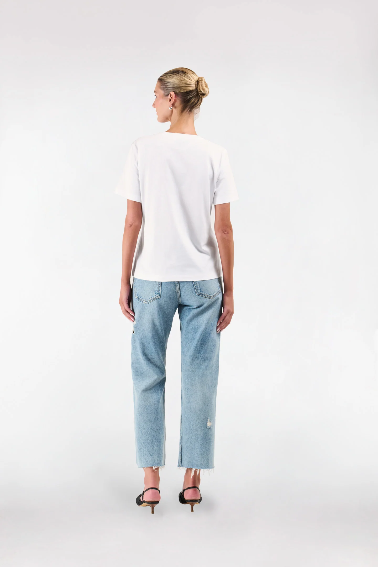 CLASSIC V NECK T SHIRT - Image 3