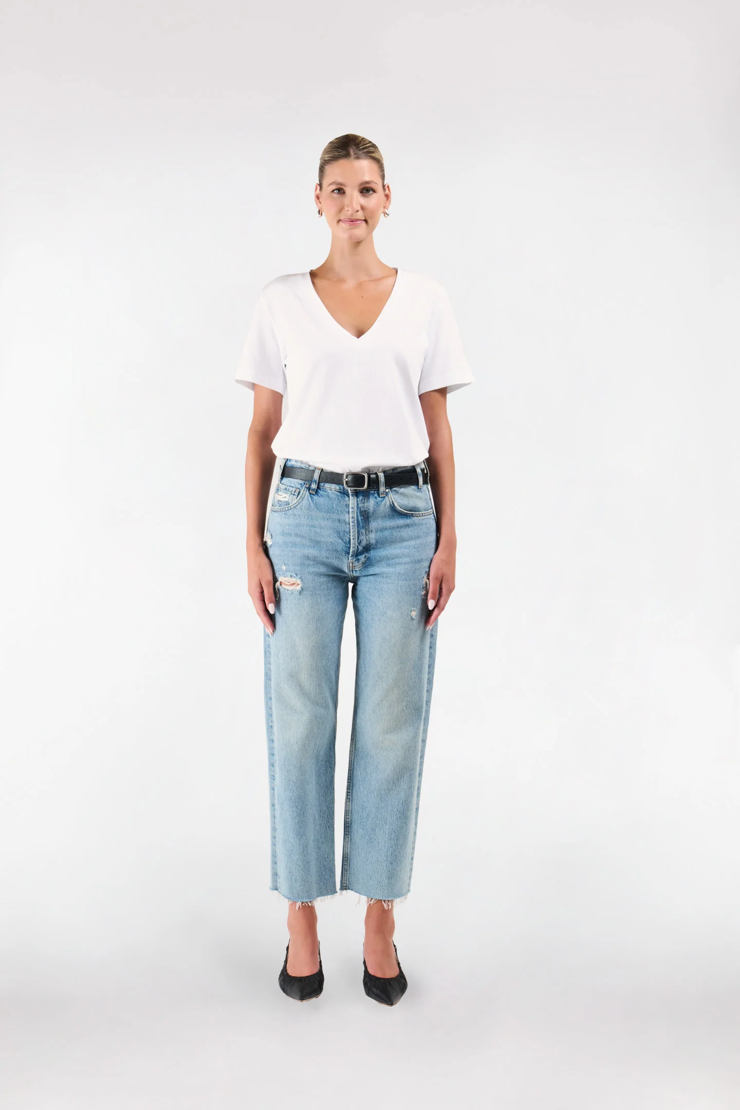 CLASSIC V NECK T SHIRT - Image 6