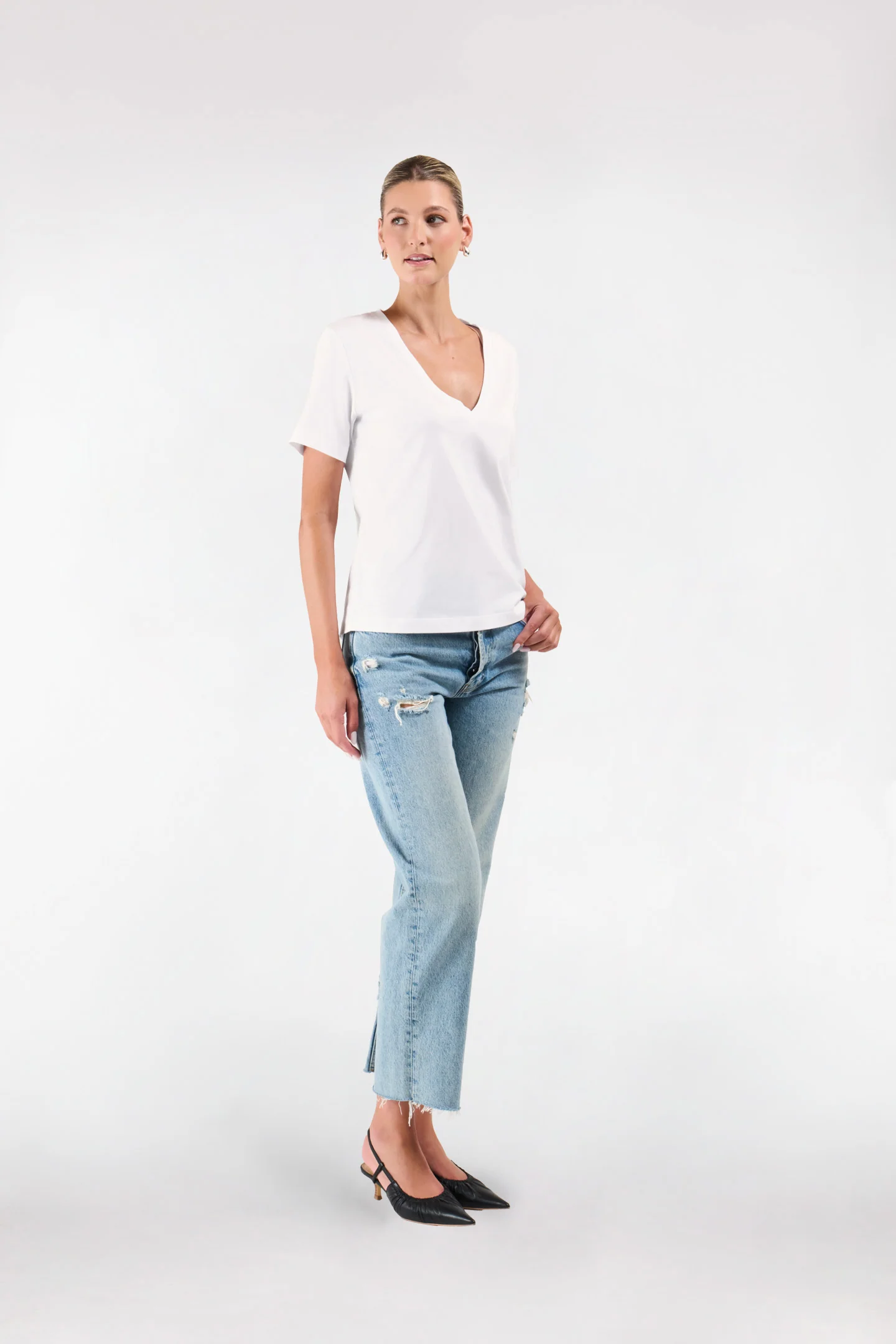 CLASSIC V NECK T SHIRT - Image 7