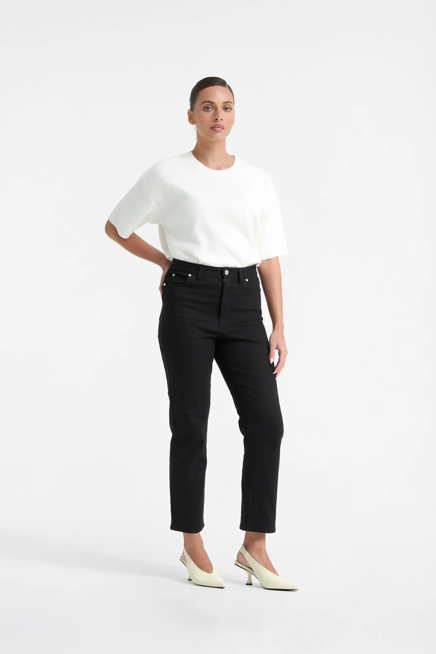 MID RISE CROP JEAN - Image 4