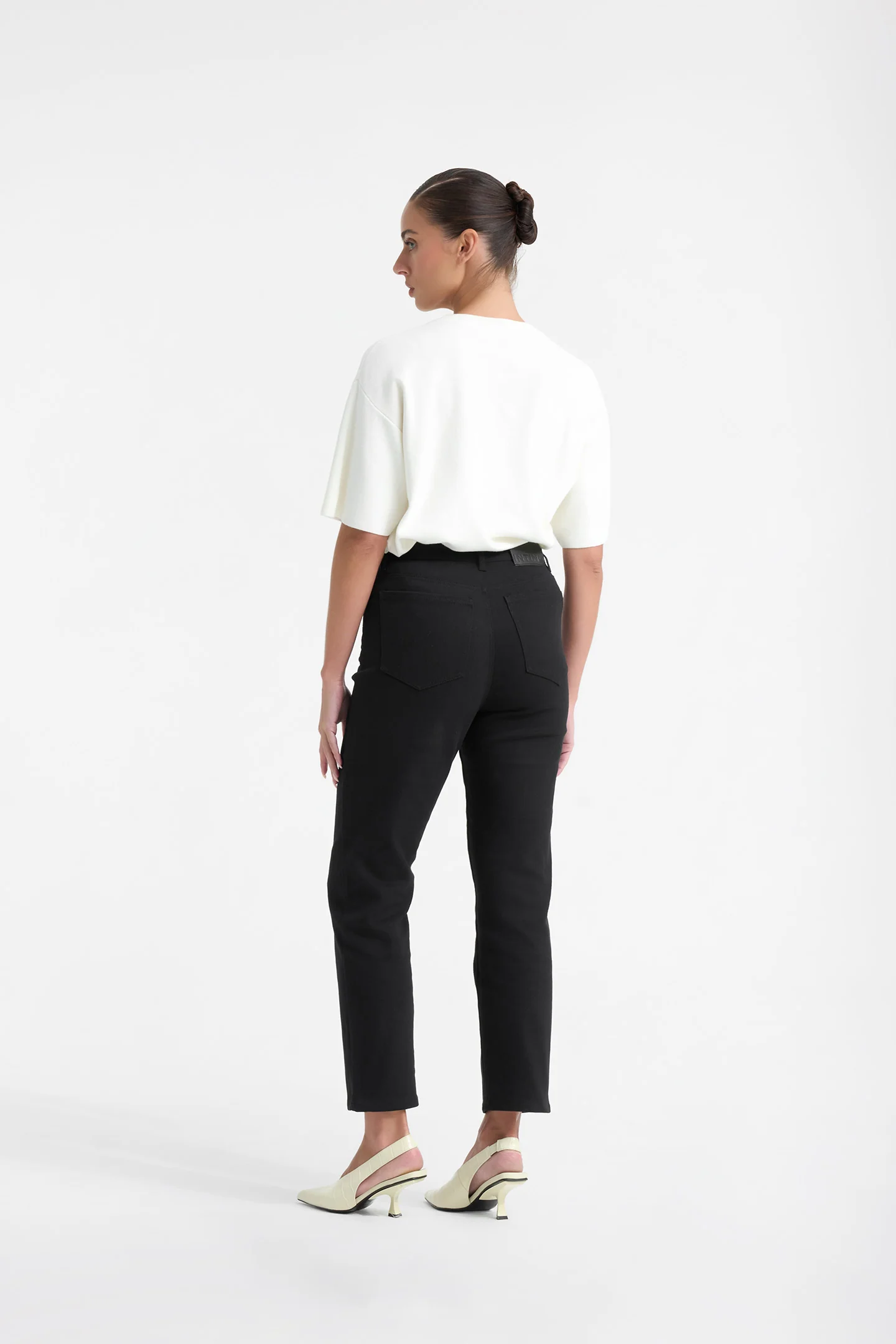 MID RISE CROP JEAN - Image 6