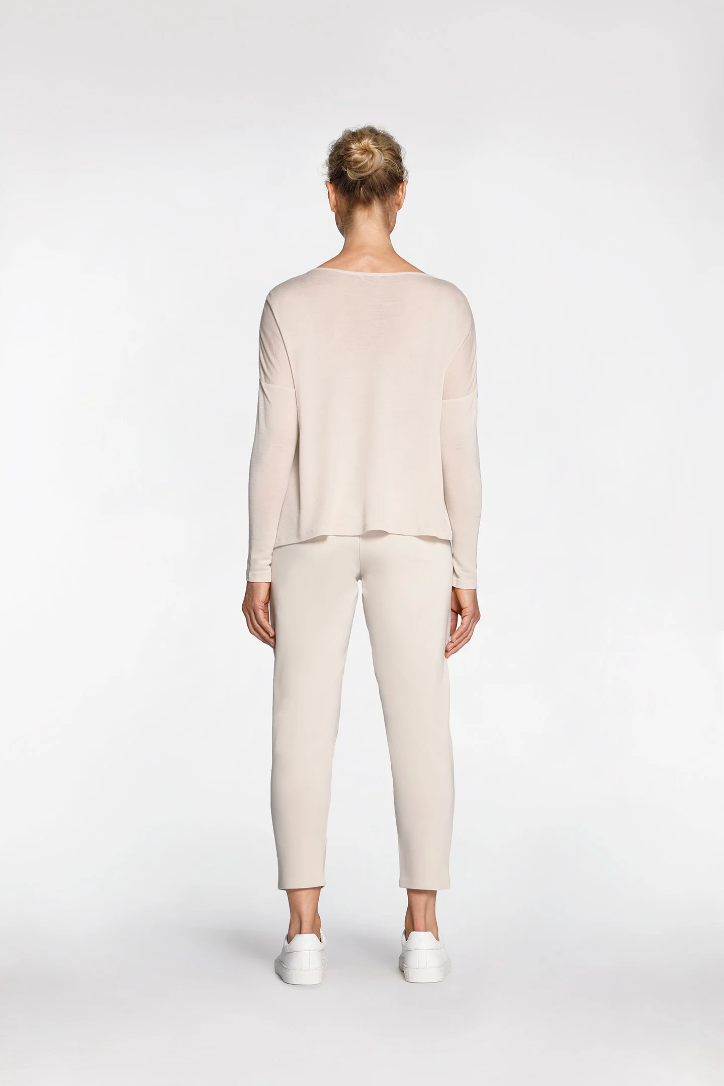 V-NECK MERINO WOOL JUMPER - Image 4