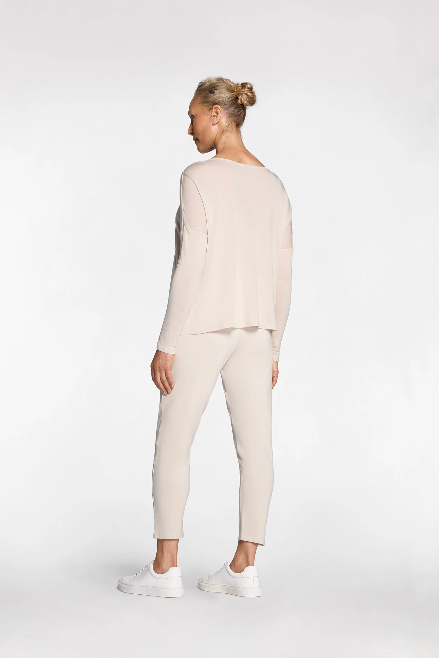 V-NECK MERINO WOOL JUMPER - Image 5